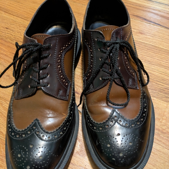 Classic Brown and Black Men's Brogues - Picture 2 of 7